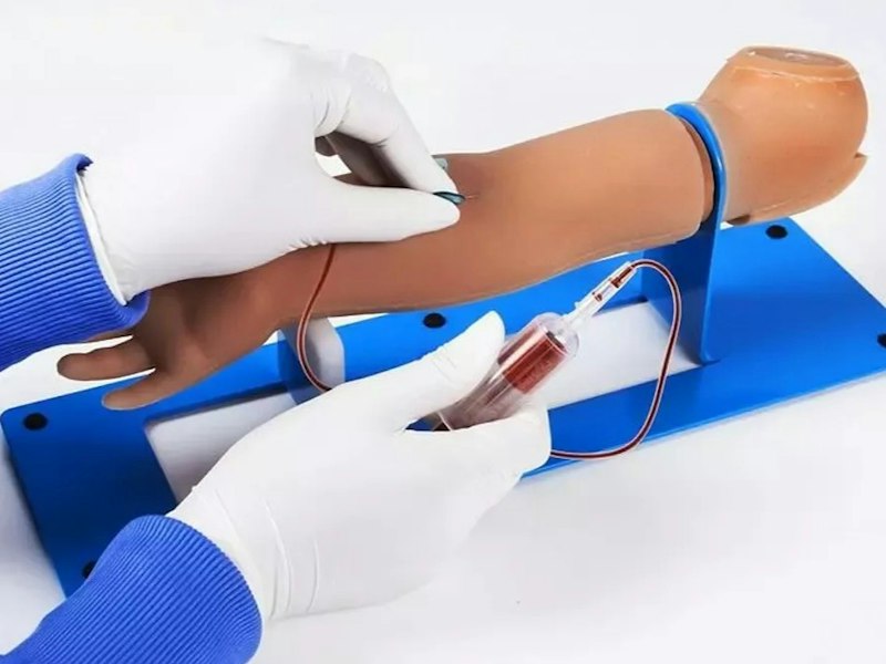 Braccio per Iniezione Venosa e Accesso Arterioso nel Bambino, 1 anno
