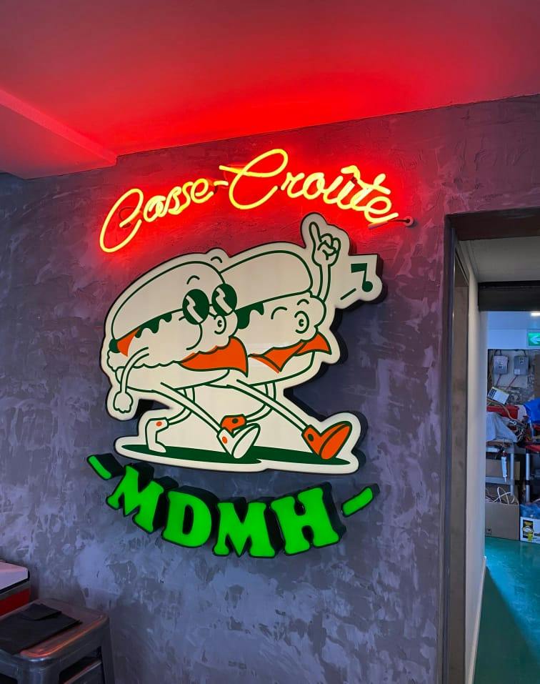 Casse-Croûte MDMH neon sign on a grey wall