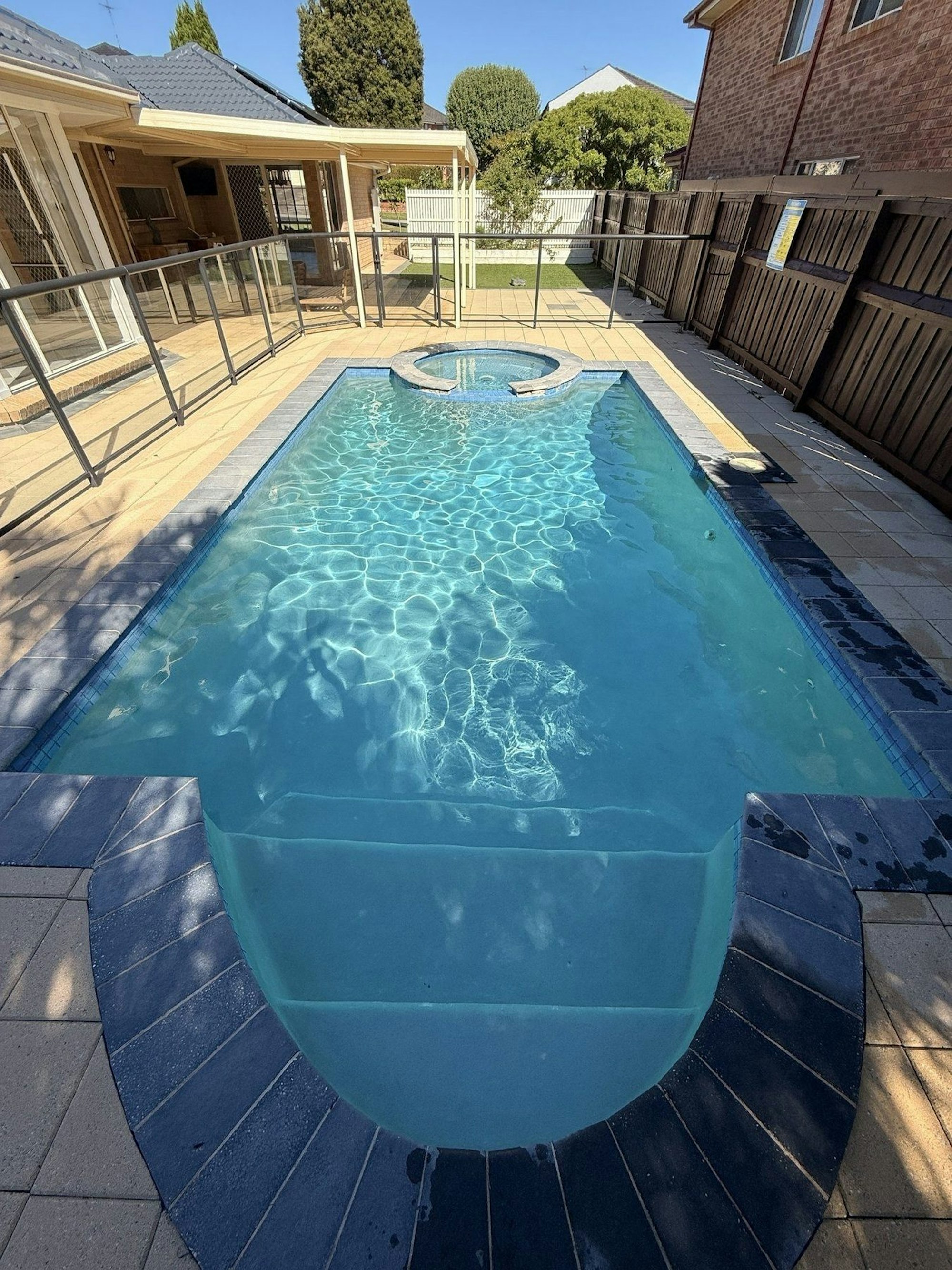 Pool with a round spa, serviced by Poole's Pools in Sydney