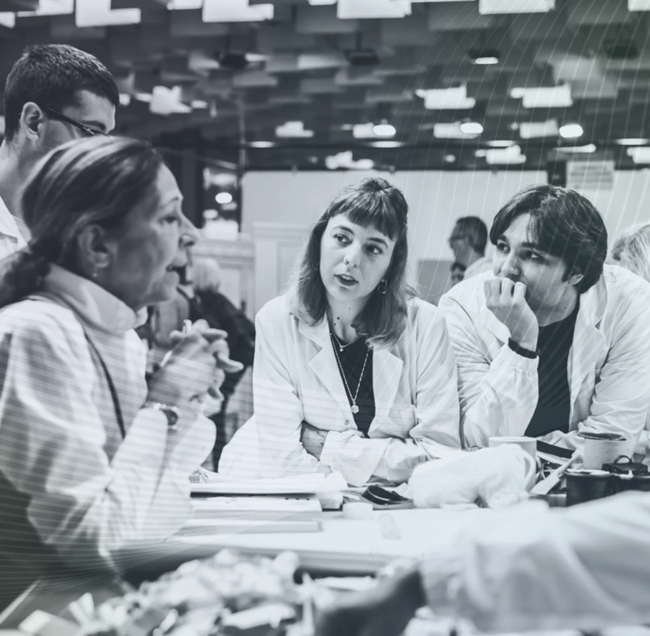 Studenti e professionisti MITA durante un’attività pratica in laboratorio