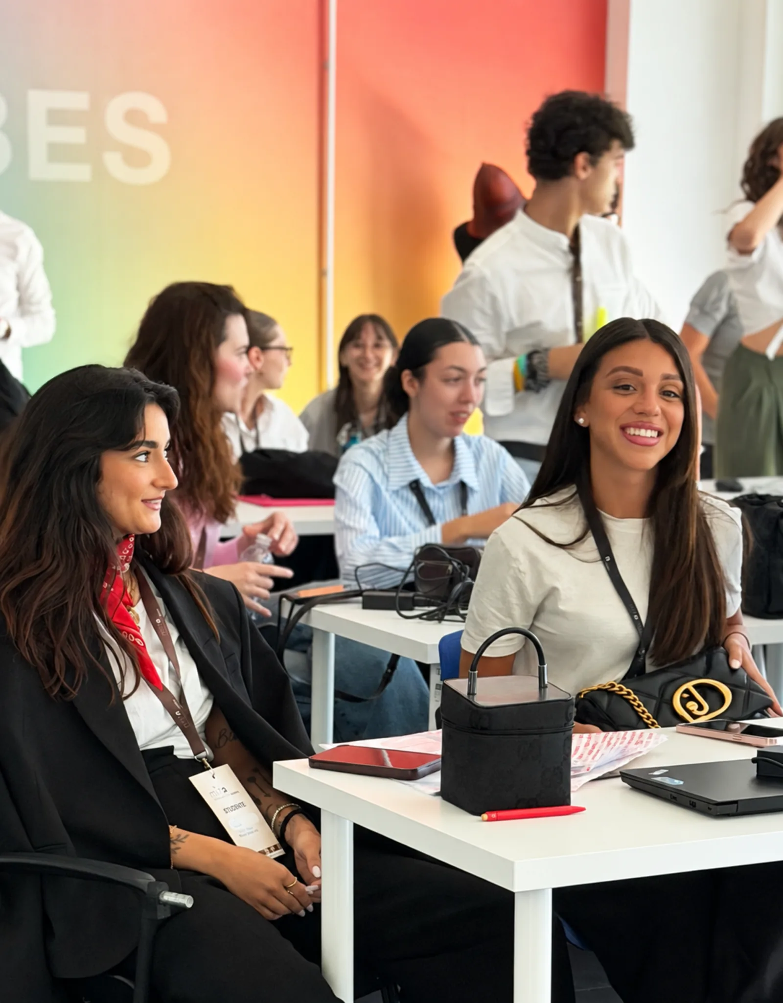 Studentesse MITA durante un incontro con il mondo della moda