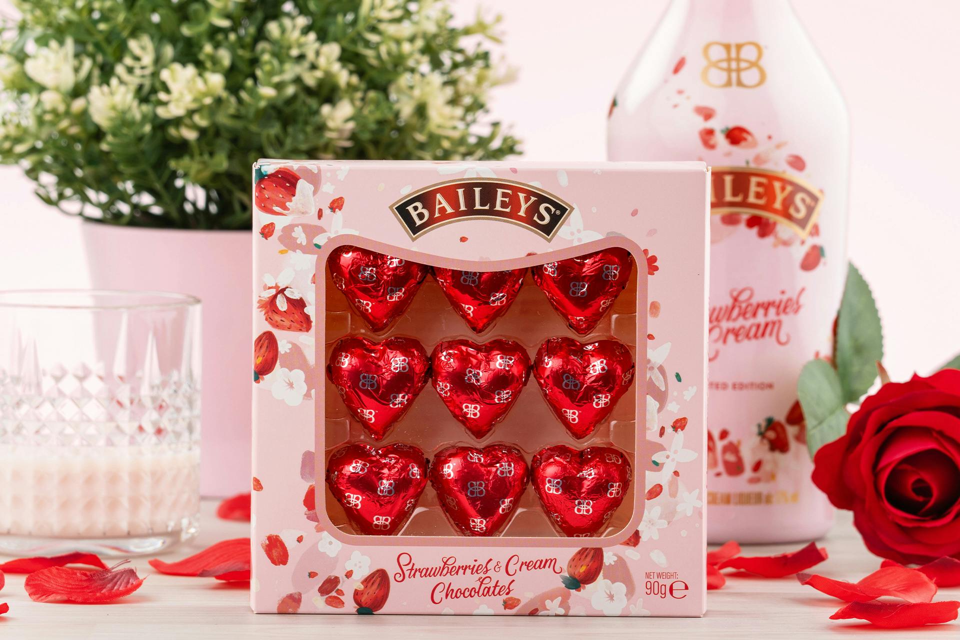 Baileys Strawberries & Cream Chokladhjärtan i rosa ask