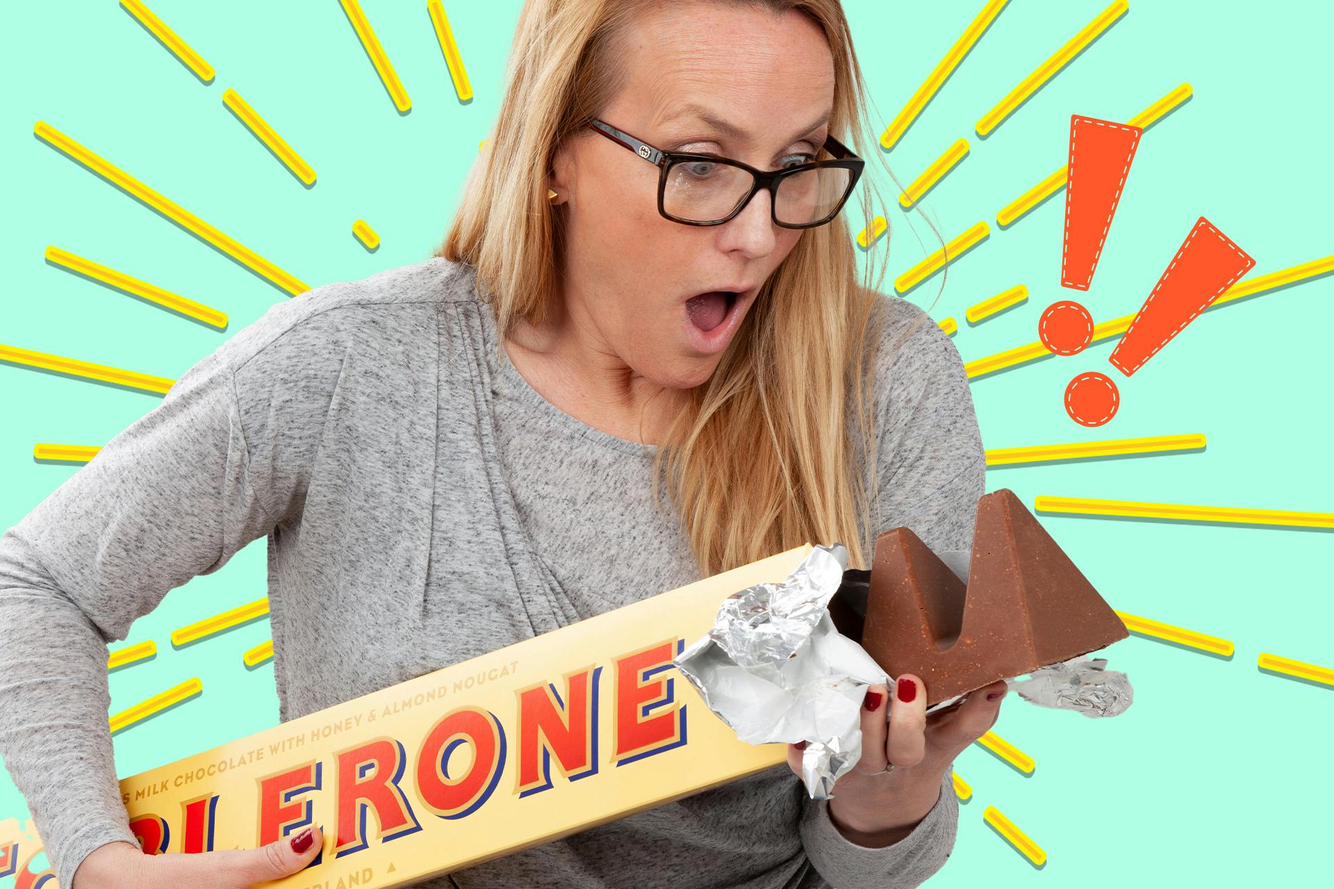 Kvinden bliver overrasket af en kæmpe mega toblerone som gave