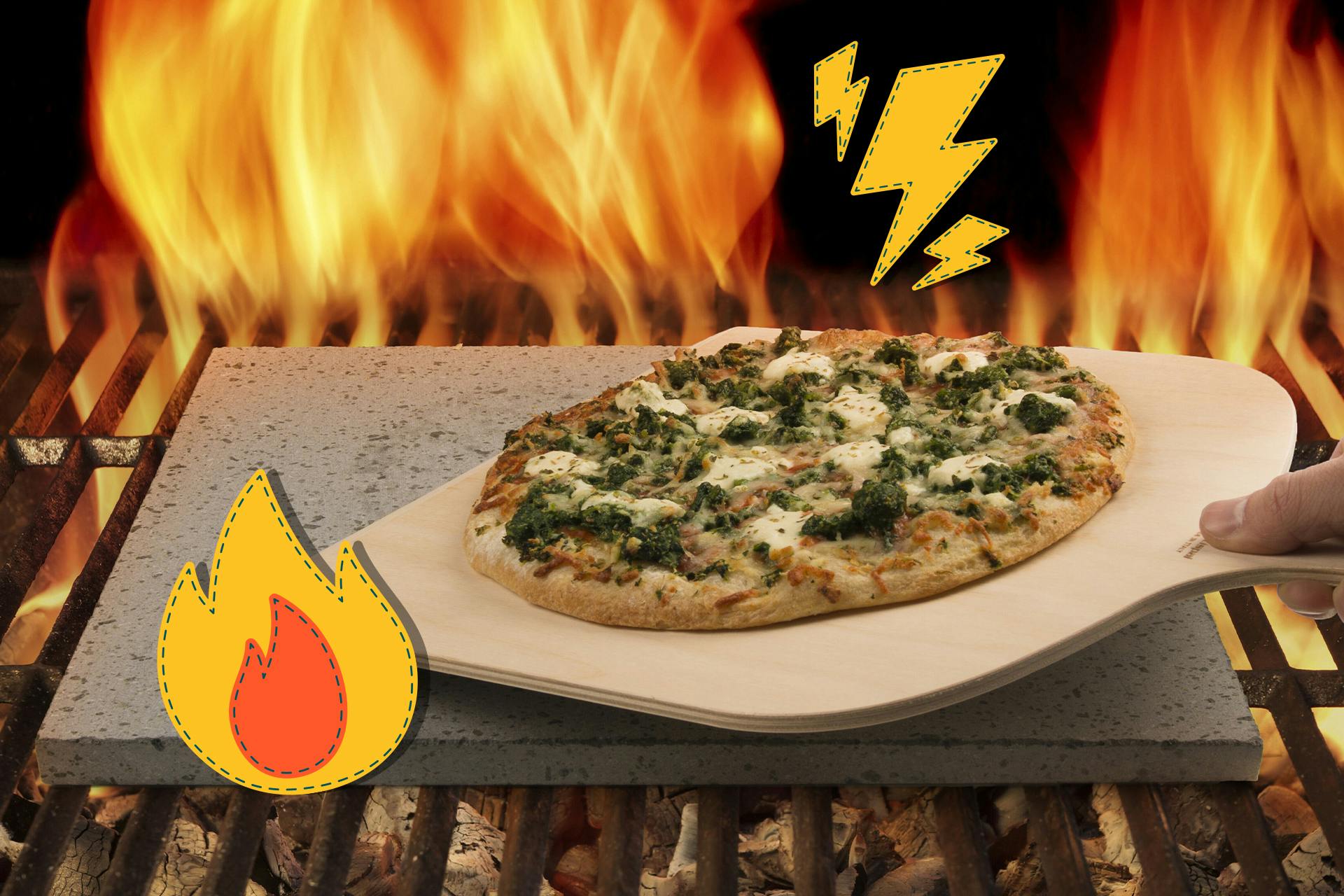 Pizza som tillagas över öppen eld på pizzasten