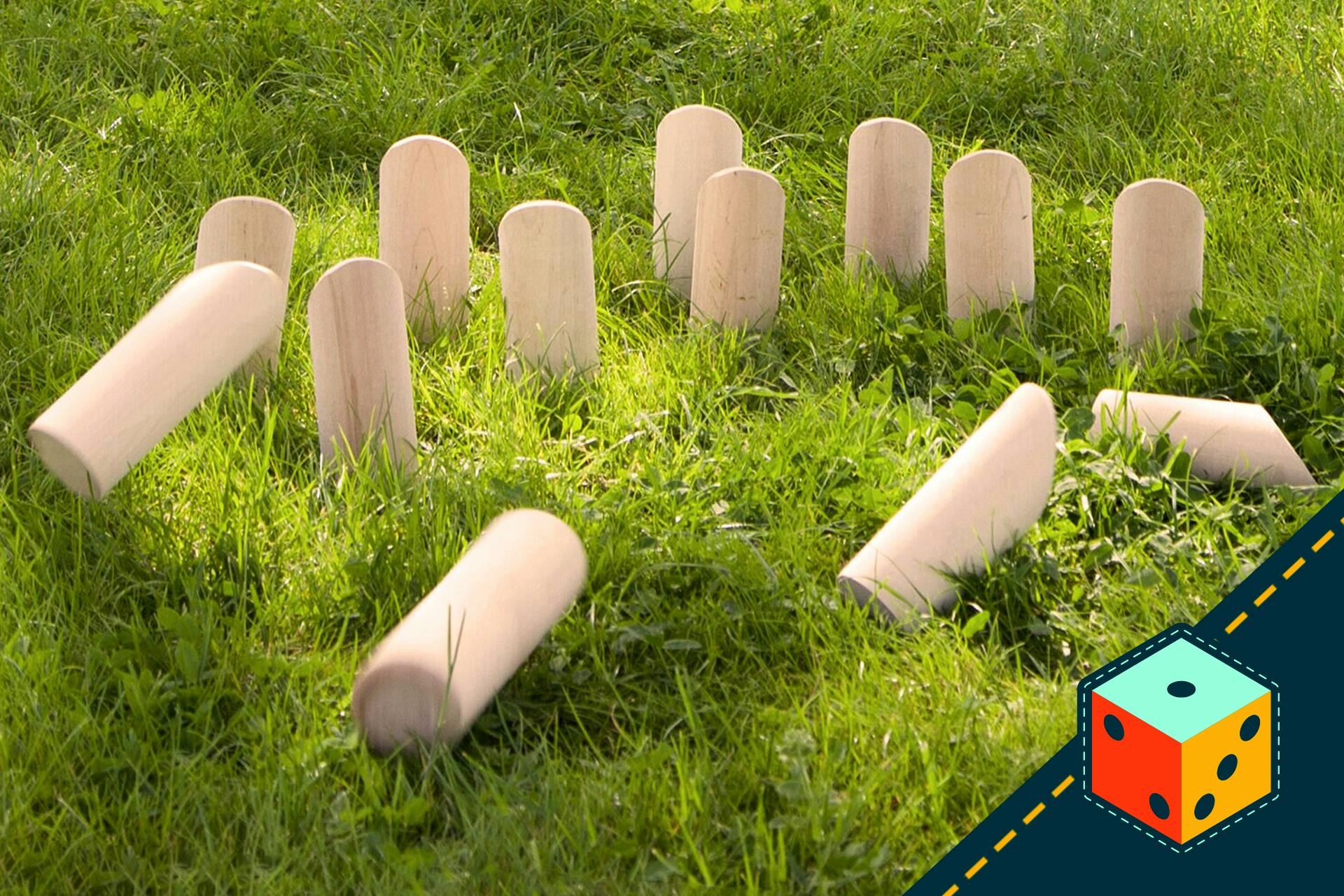 Spel och lek utomhus med kubb- eller Mölkky  pinnar