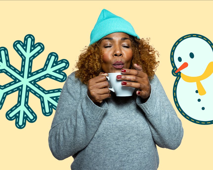 kvinna med mugg, snögubbe och snöflinga