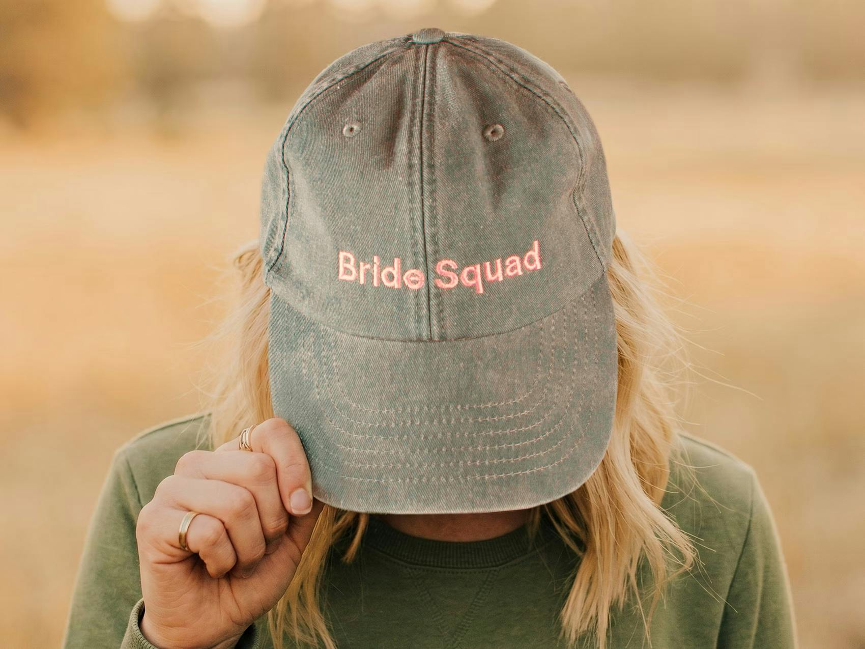 Vintage caps med brodert "Bride Squad"-tekst til utdrikningslag