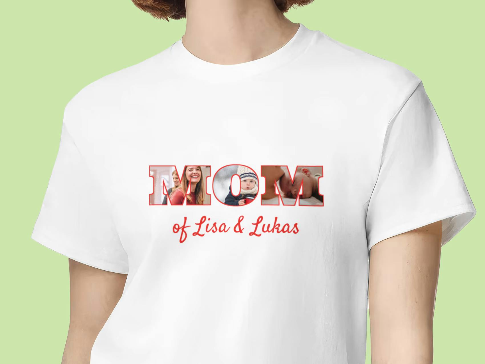 Personlig T-shirt med texten 'Mom' och tryckt foto på en nyfödd bebis. En unik och rolig gåva till den nya mamman.