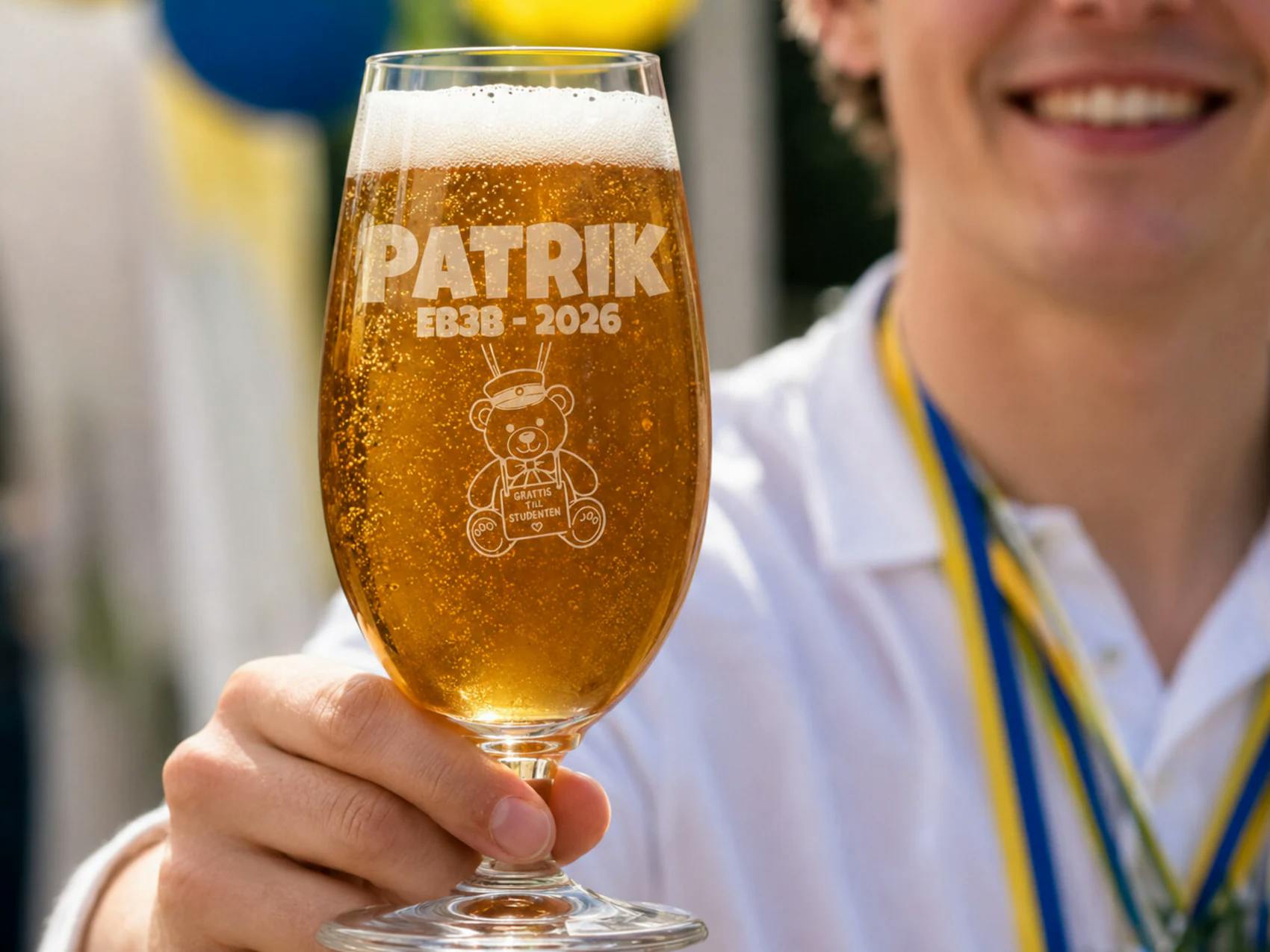 Ölglas med namn och studentmotiv