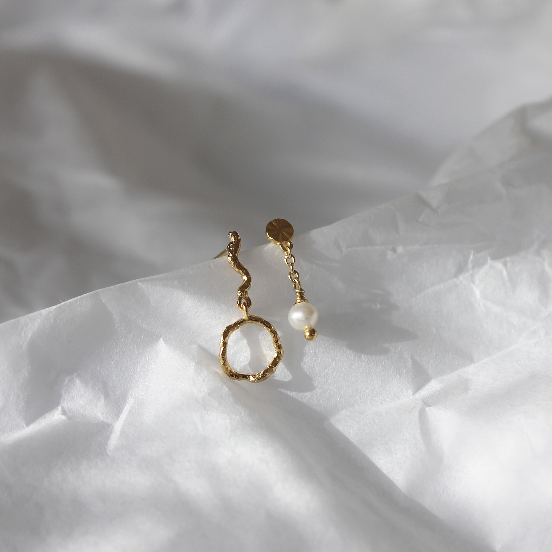Tres Petit Etoile Earring With Pearl