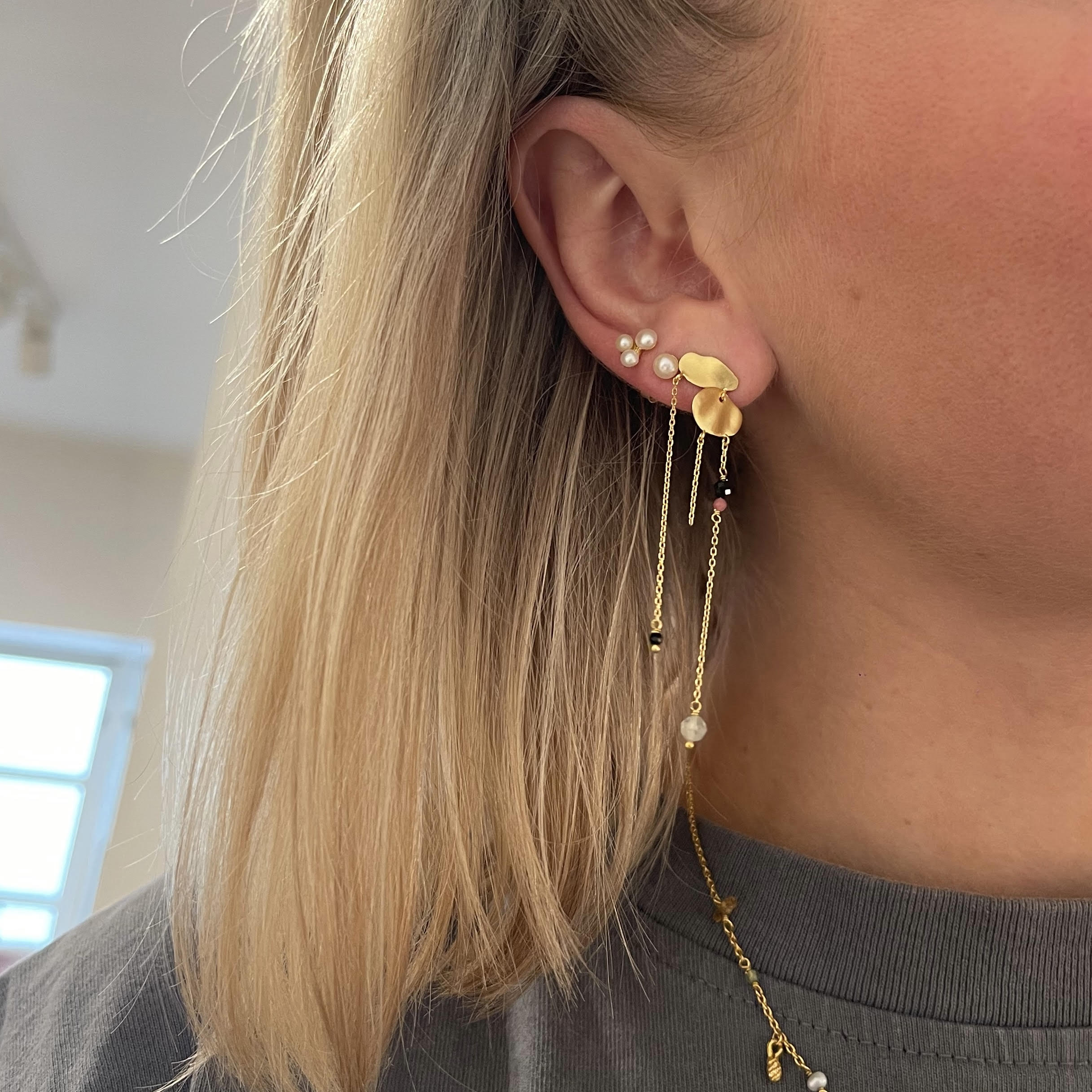 Tres Petit Pearl Earstick