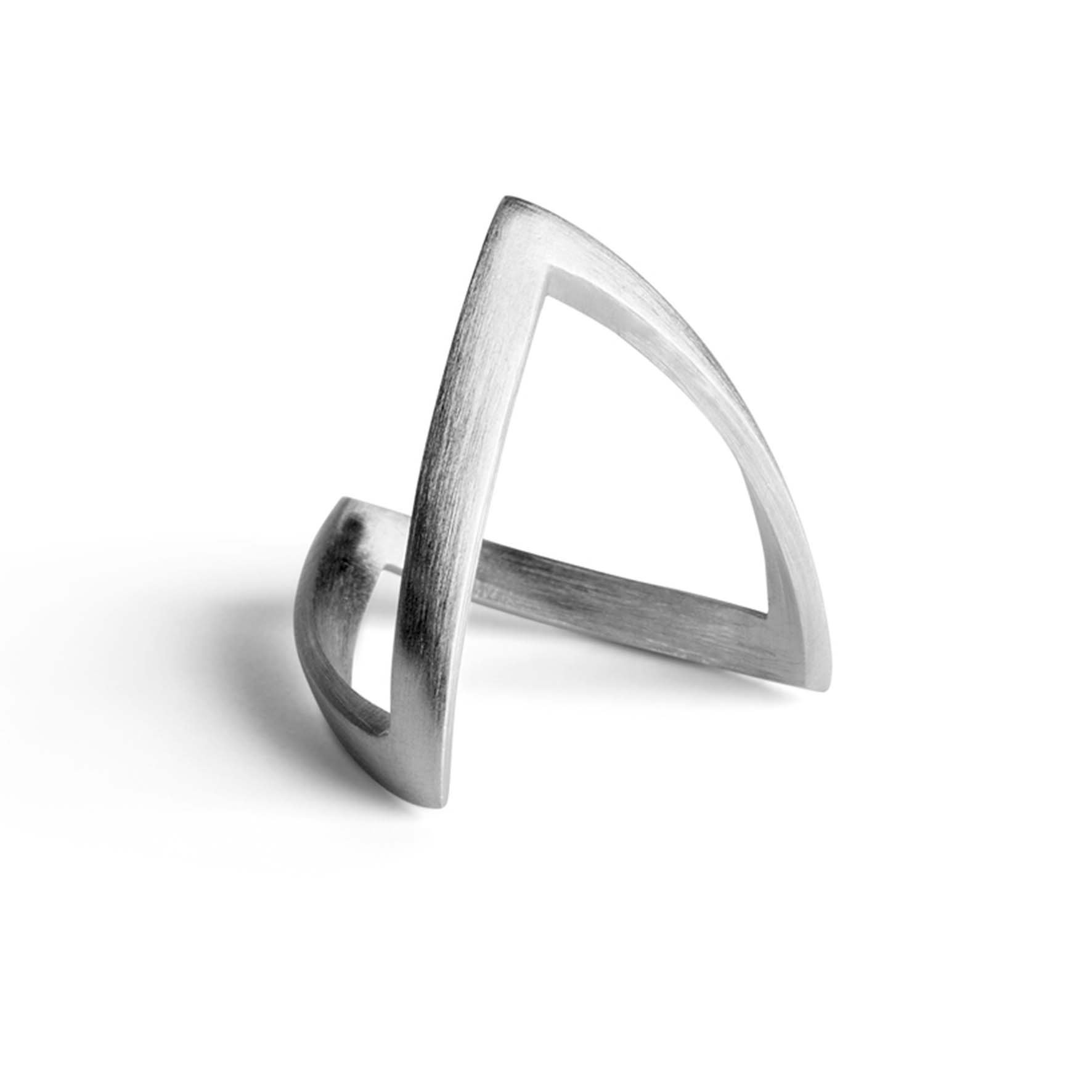 V Ring - Hopeanvärinen