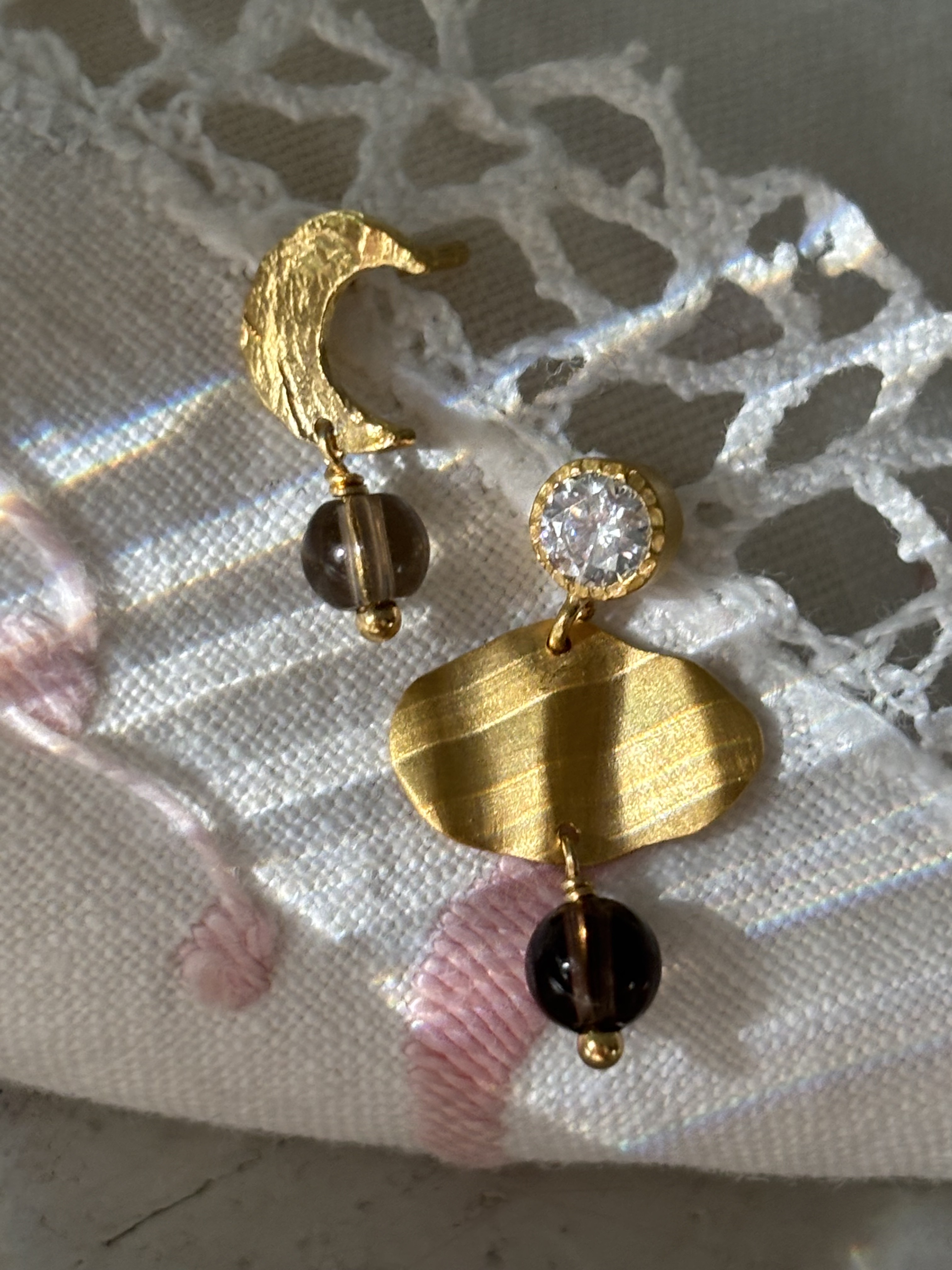 Petit Claire de Lune Earring Mocha