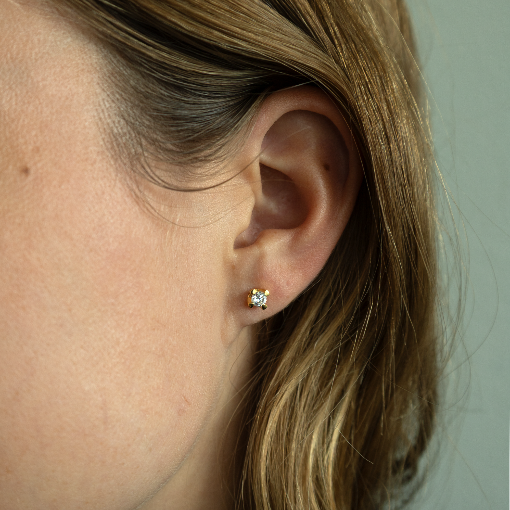 Elya Stud Earrings 8 Carat Gold With 2x0.10ct W/VS Labgrown Diamond