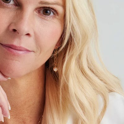 By Aagaard — Pearl Chain Drop Earrings By Aagaard Pearl Chain Drop Earrings — Boucle d'oreille