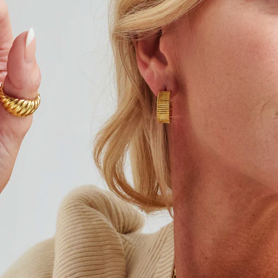 By Aagaard — Ridged Half Hoop Earrings By Aagaard Ridged Half Hoop Earrings — Øreringe