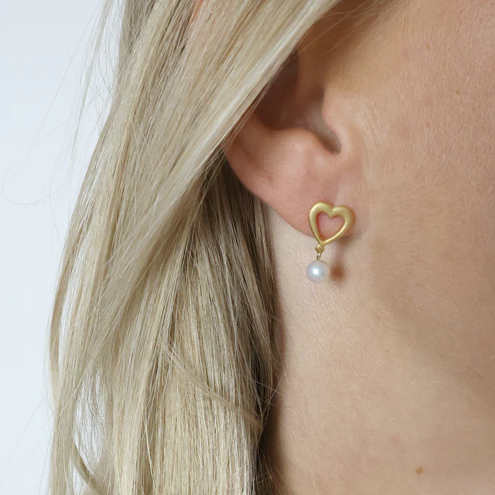 Essentials by Aagaard Pearl Heart Stud Earrings, 8kt — Øreringe
