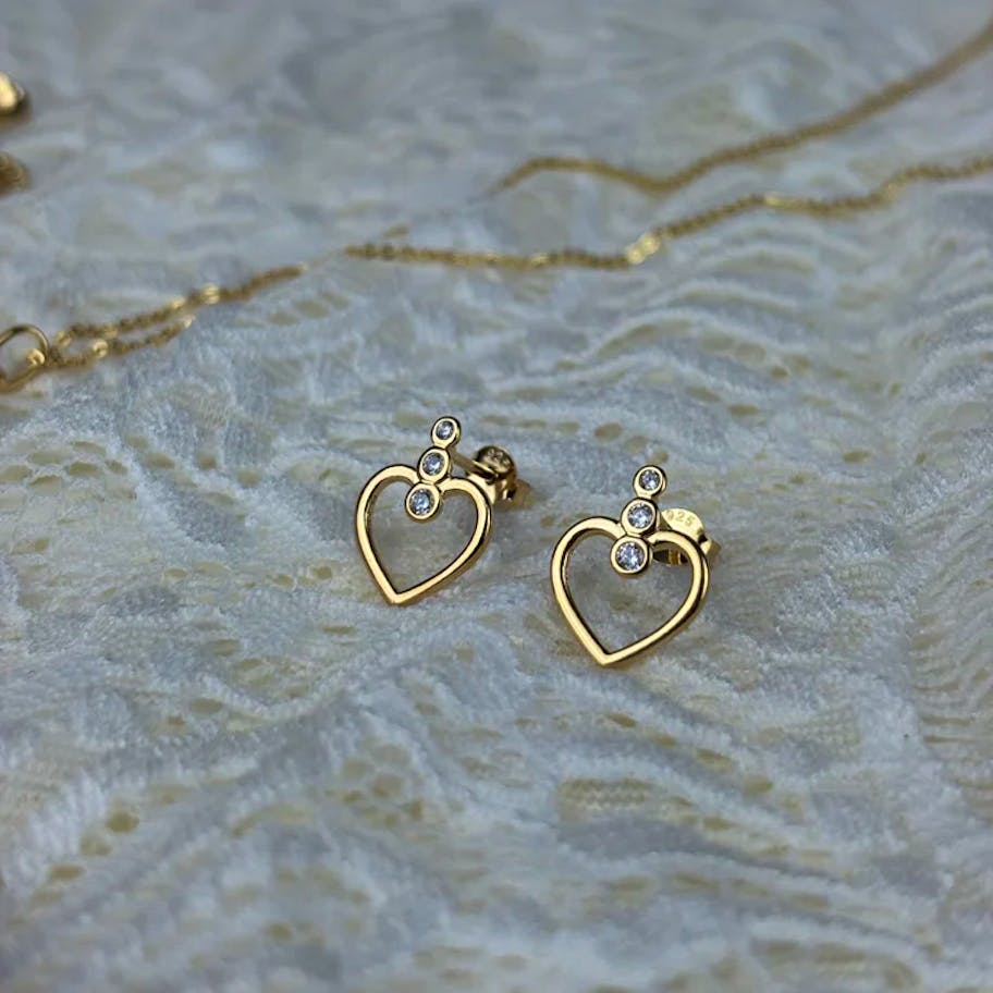 Essentials by Aagaard — Heart Stud Earrings, 6 CZ Essentials by Aagaard Heart Stud Earrings, 6 CZ — Øreringe