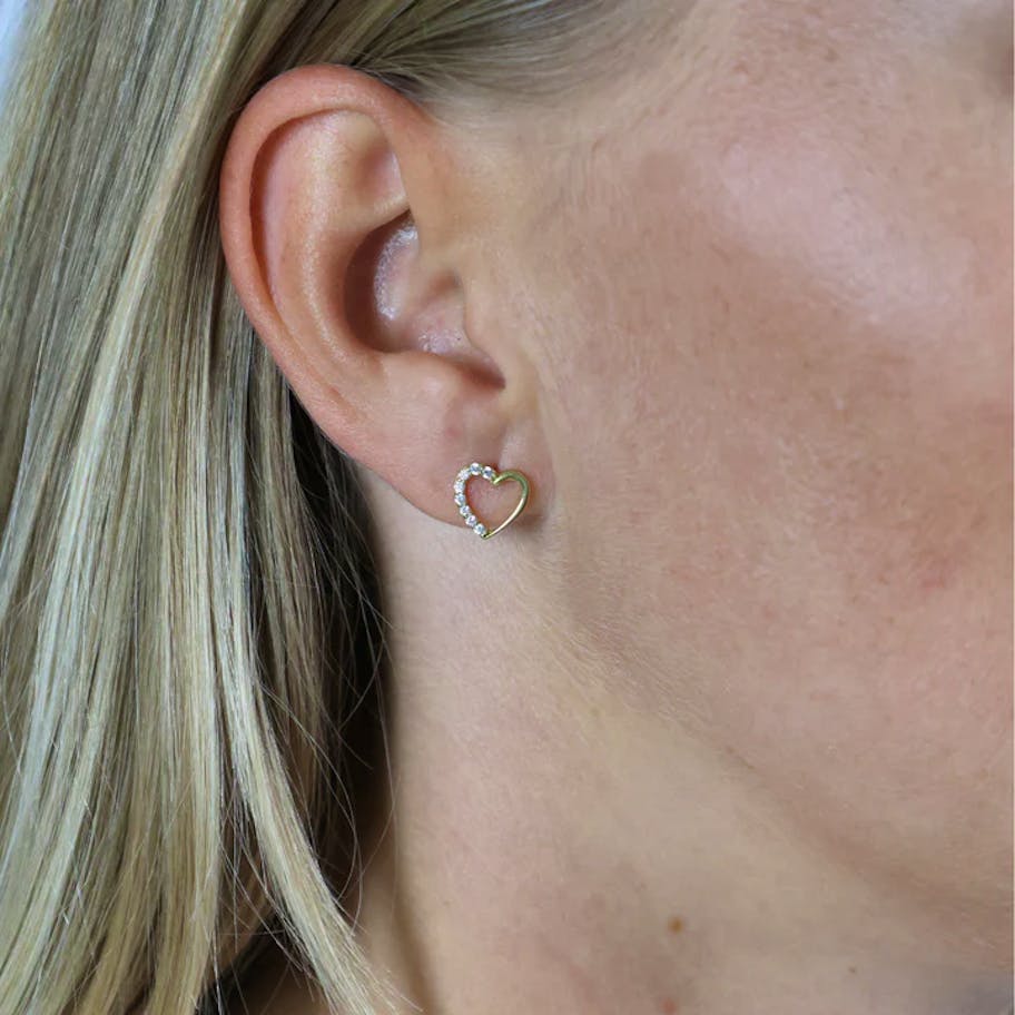 Essentials by Aagaard — Hearts Stud Earrings, CZ, 8kt Essentials by Aagaard Hearts Stud Earrings, CZ, 8kt — Øreringe