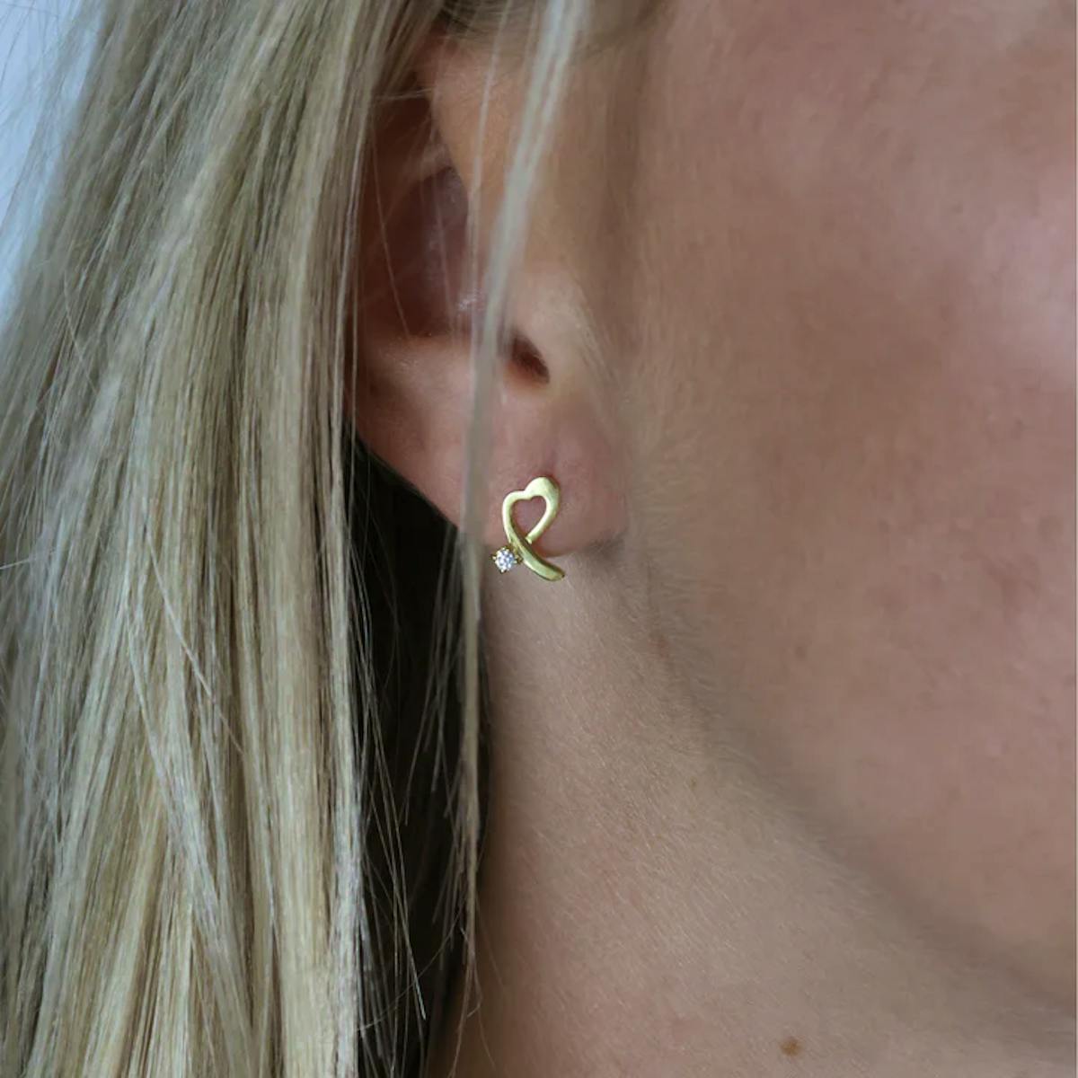 Essentials by Aagaard — Heart Stud Earrings, Diamond, 8kt Essentials by Aagaard Heart Stud Earrings, Diamond, 8kt — Øreringer