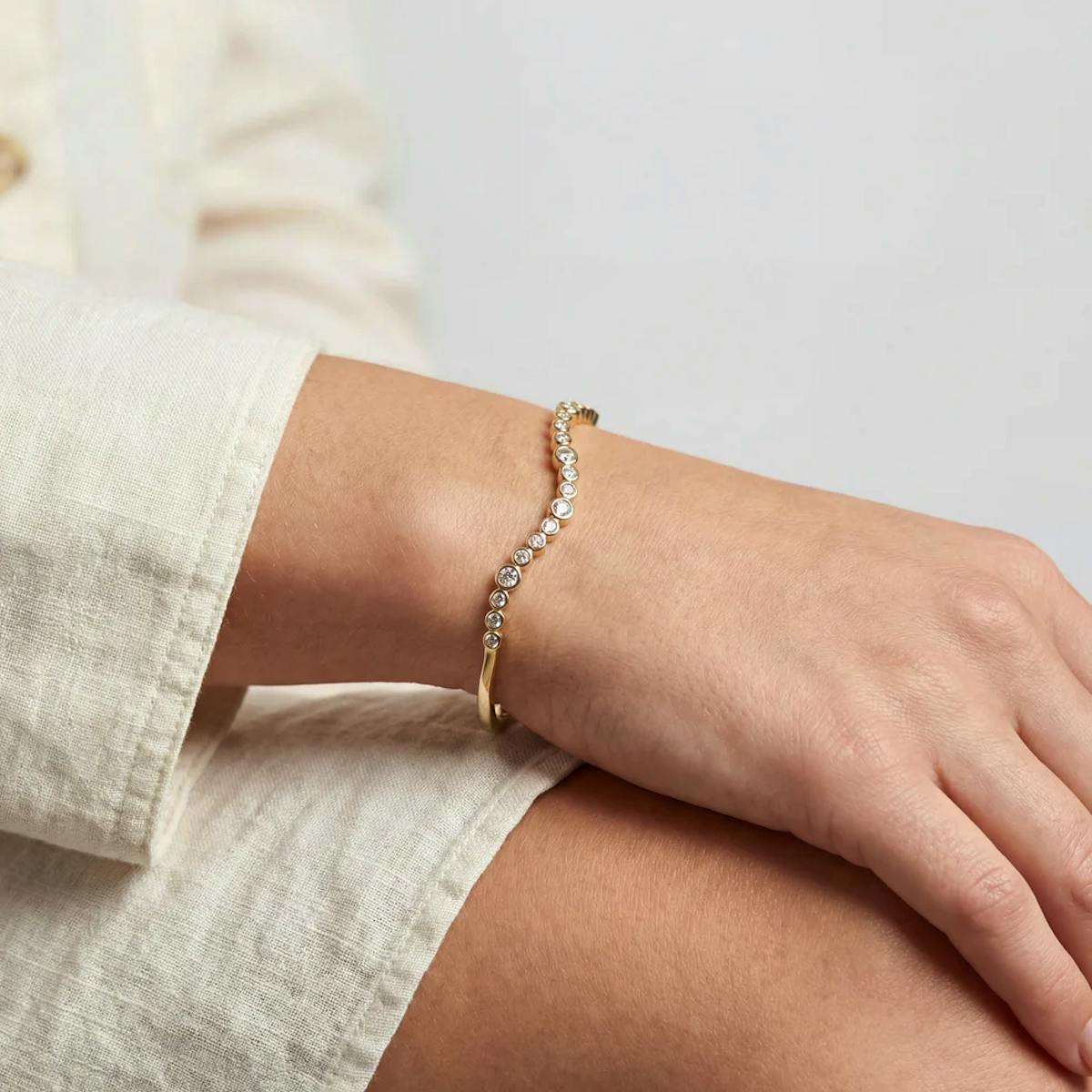 Sif Jakobs Jewellery — Sardinien Wave Bangle Sif Jakobs Jewellery Sardinien Wave Bangle — Náramek