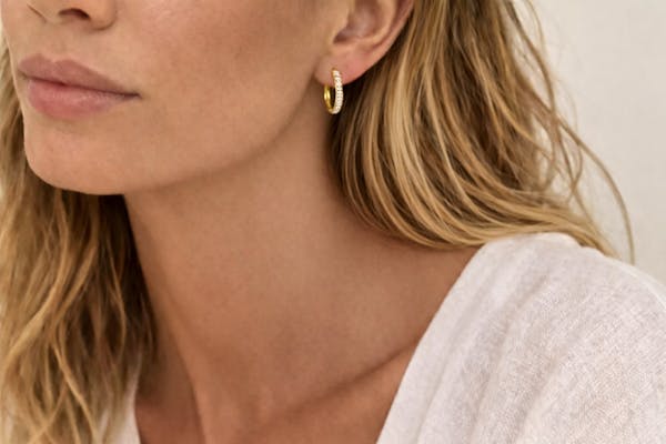 Ayo Copenhagen — Selene Crystal Hoops 18mm Ayo Copenhagen Selene Crystal Hoops 18mm — Øreringer