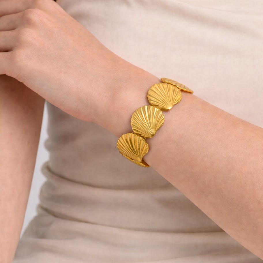 Ayo Copenhagen — Aurelia Shell Cuff Ayo Copenhagen Aurelia Shell Cuff — Armband