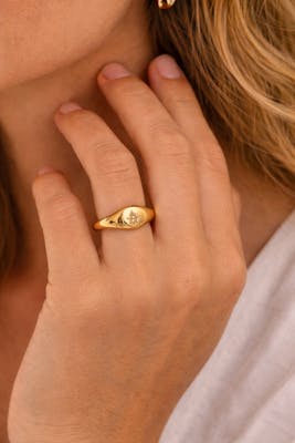 Ayo Copenhagen — Selene Signet Ring Ayo Copenhagen Selene Signet Ring — Ringer