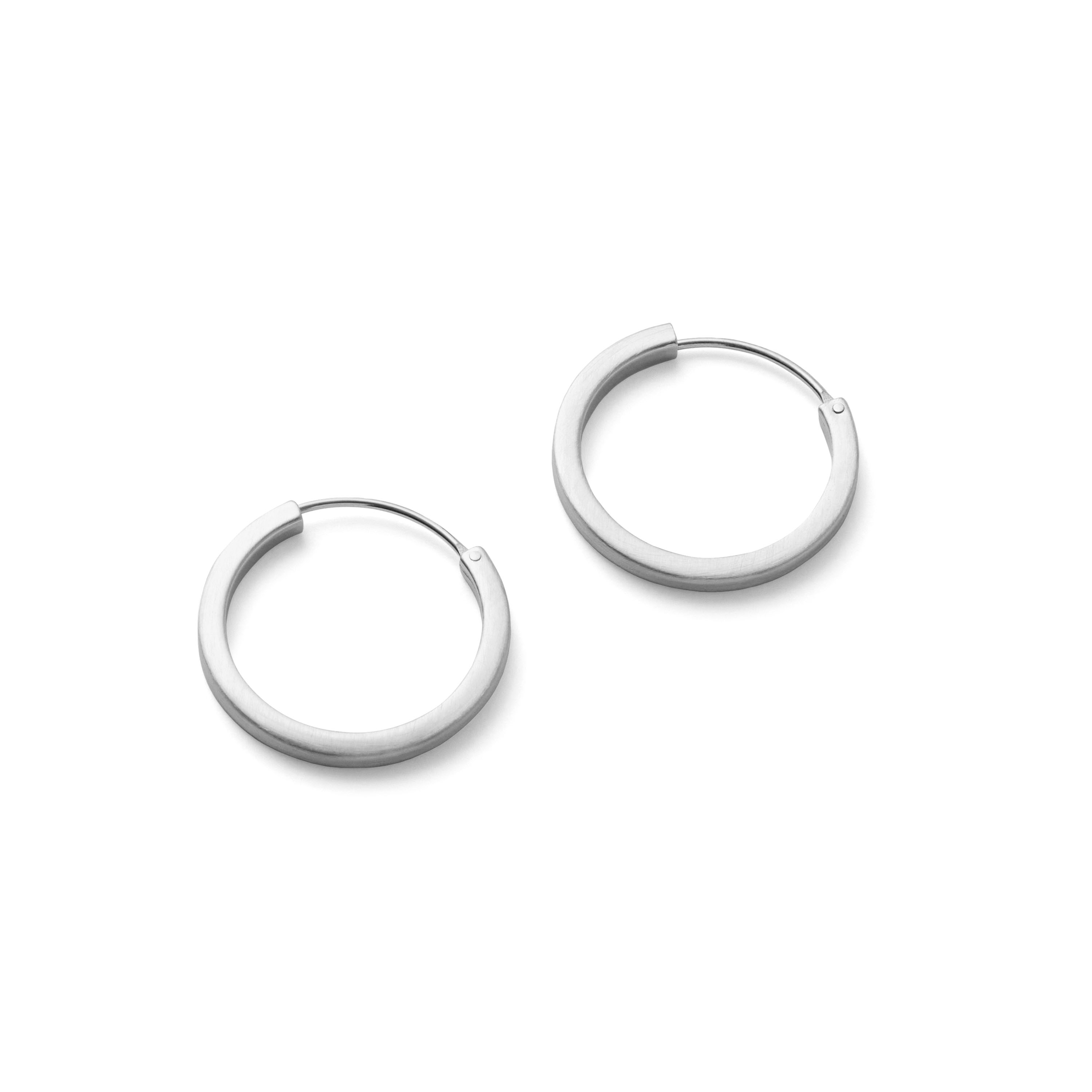 Pernille Corydon Small Circle Line Hoops — Oorbel