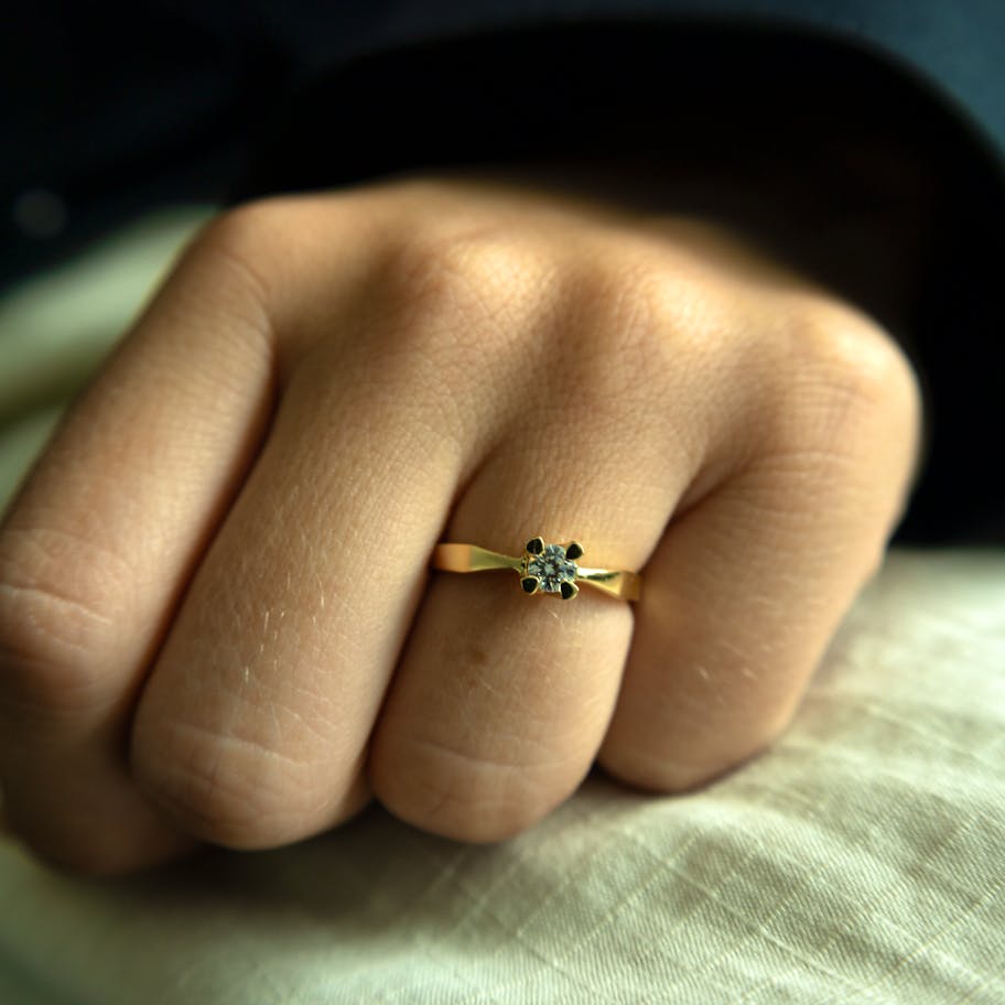 Elya by Aagaard — Elya Ring 8 Carat Gold With 0.10ct W/VS Labgrown Diamond Elya by Aagaard Elya Ring 8 Carat Gold With 0.10ct W/VS Labgrown Diamond — Ring