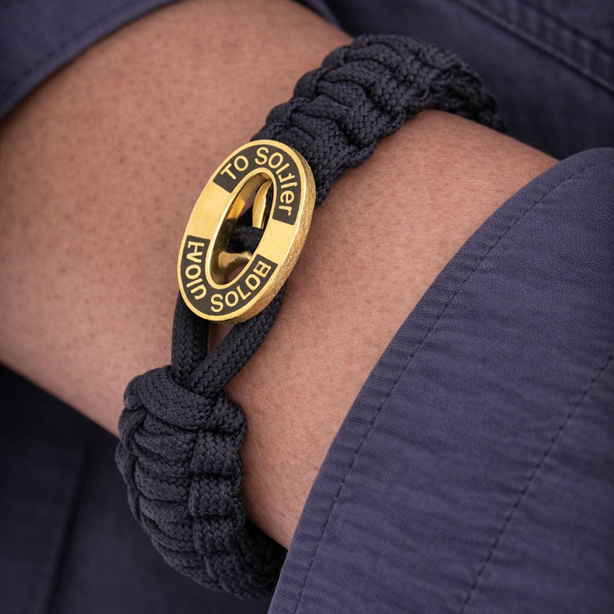 From Soldier to Soldier — FSTS Bracelet Black with Gold Plated Sterling Silver Black Enamel Lock From Soldier to Soldier FSTS Bracelet Black with Gold Plated Sterling Silver Black Enamel Lock — Armbånd