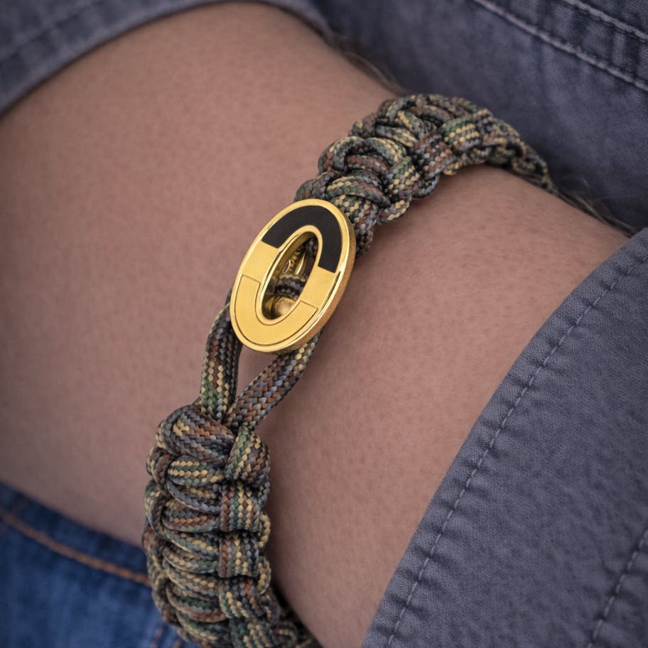 From Soldier to Soldier — FSTS Bracelet Camouflage with Gold Plated Sterling Silver Dark Bright Lock From Soldier to Soldier FSTS Bracelet Camouflage with Gold Plated Sterling Silver Dark Bright Lock — Armbånd