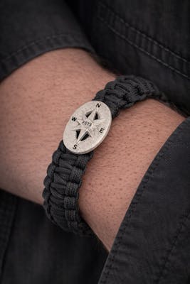 From Soldier to Soldier — FSTS Bracelet Black with Sterling Silver Compass Lock From Soldier to Soldier FSTS Bracelet Black with Sterling Silver Compass Lock — Bransoletka