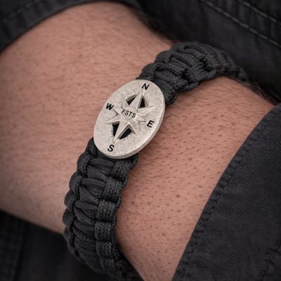 From Soldier to Soldier — FSTS Bracelet Black with Sterling Silver Compass Lock From Soldier to Soldier FSTS Bracelet Black with Sterling Silver Compass Lock — Bransoletka