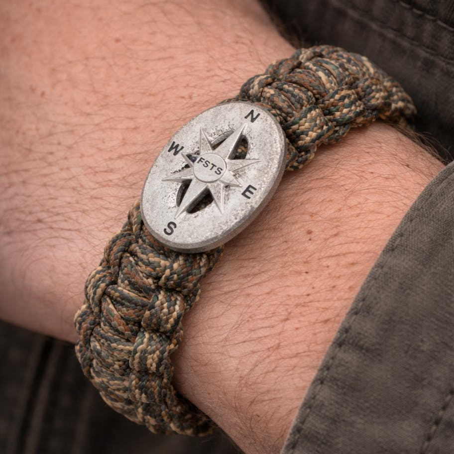 From Soldier to Soldier — FSTS Bracelet Camouflage with Sterling Silver Compass Lock From Soldier to Soldier FSTS Bracelet Camouflage with Sterling Silver Compass Lock — Armbånd