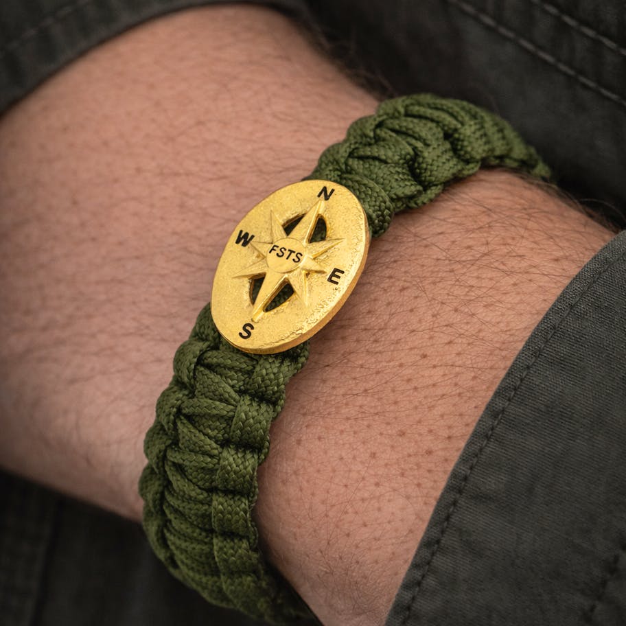 From Soldier to Soldier — FSTS Bracelet Green with Gold Plated Sterling Silver Compass Lock From Soldier to Soldier FSTS Bracelet Green with Gold Plated Sterling Silver Compass Lock — Armbånd