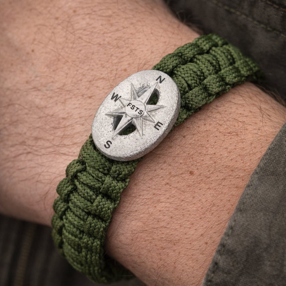 From Soldier to Soldier — FSTS Bracelet Green with Sterling Silver Compass Lock From Soldier to Soldier FSTS Bracelet Green with Sterling Silver Compass Lock — Armbånd