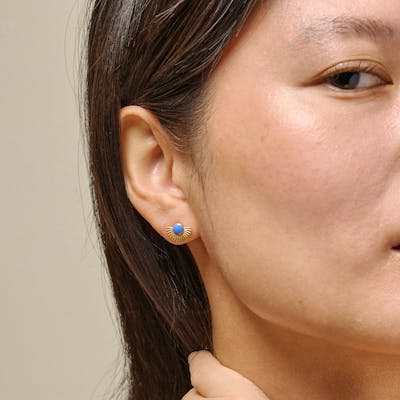Enamel Copenhagen — Soleil Studs Cornflower Enamel Copenhagen Soleil Studs Cornflower — Boucle d'oreille