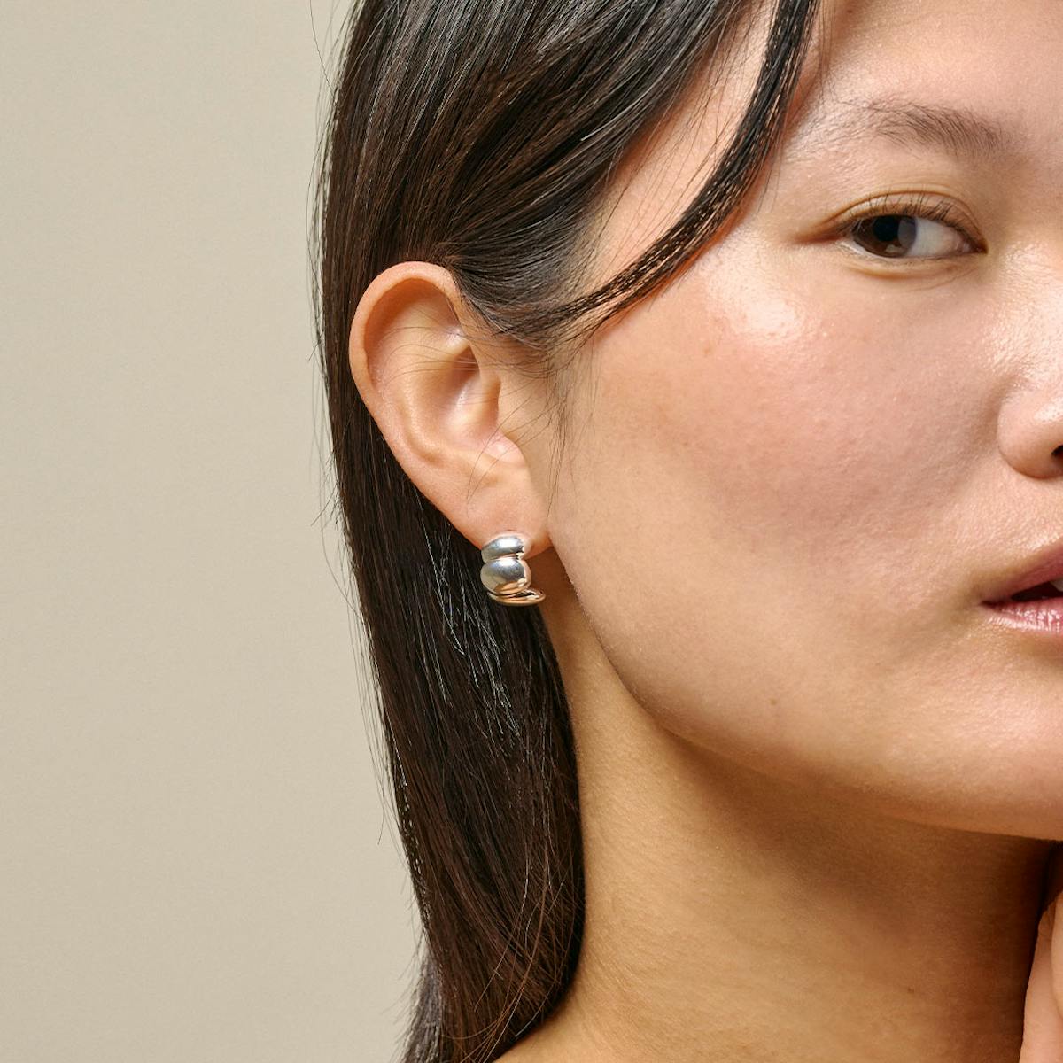 Enamel Copenhagen — Melia Chunky Hoops Enamel Copenhagen Melia Chunky Hoops — Náušnice
