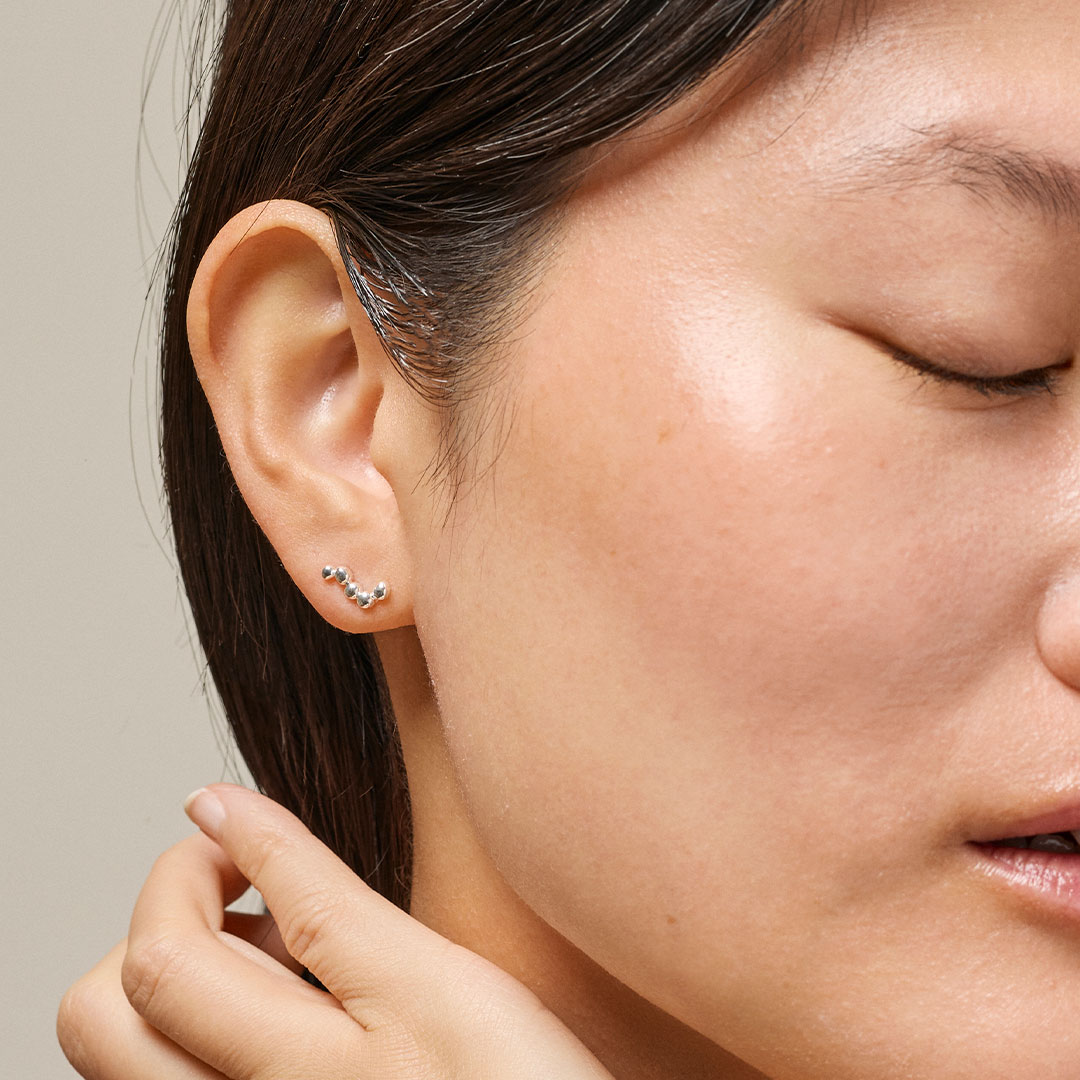 Enamel Copenhagen Nara Long Studs — Örhängen
