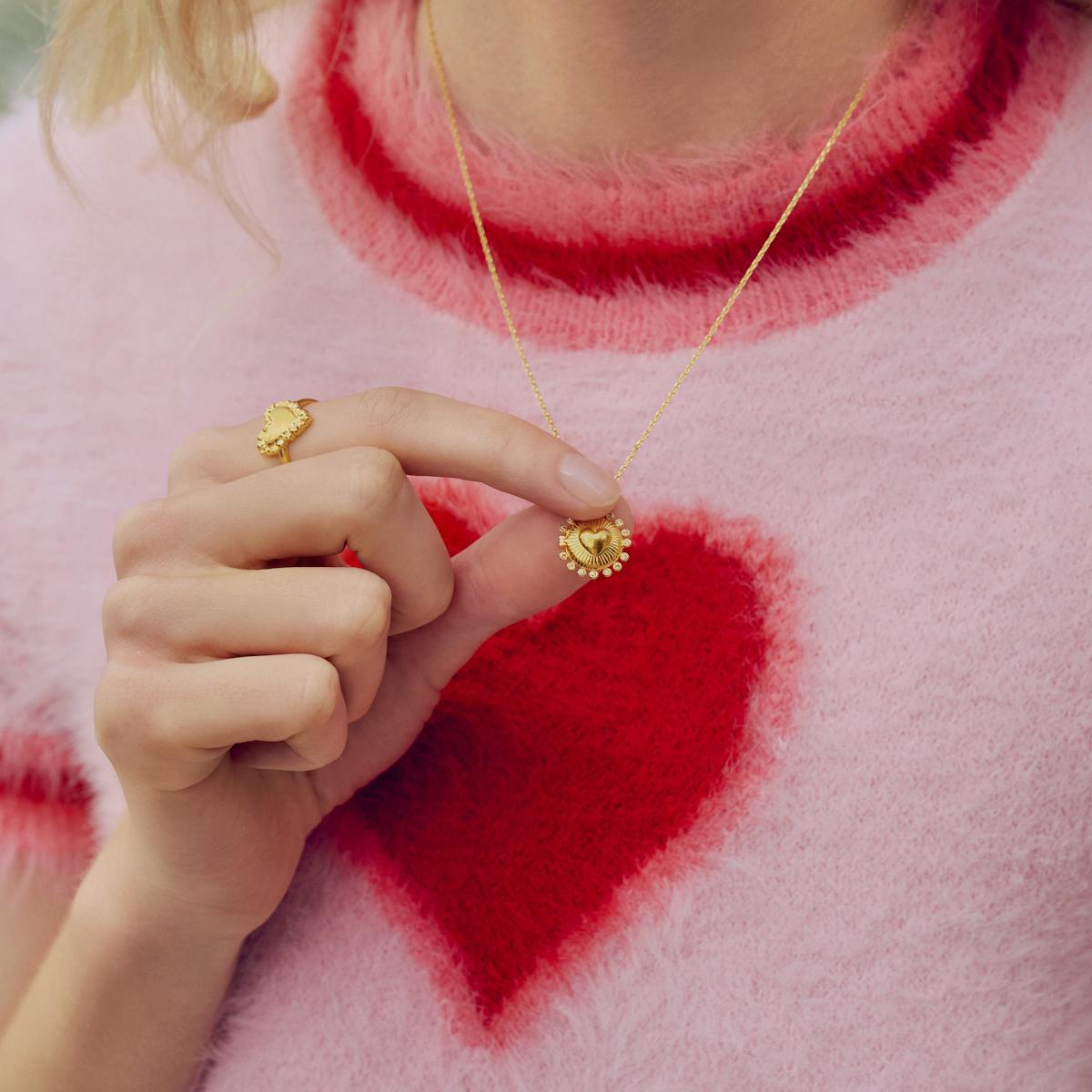 Maanesten — Beloved Necklace woman with heart shit and necklace