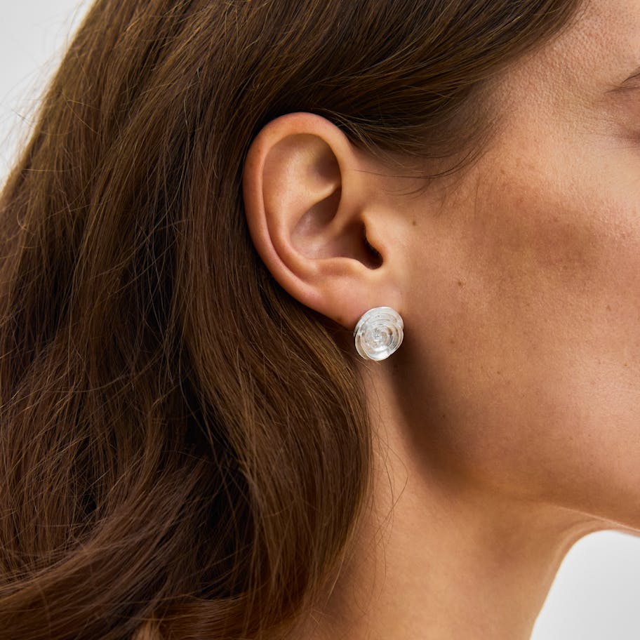 Pernille Corydon — Large Rose Earsticks Pernille Corydon Large Rose Earsticks — Boucle d'oreille