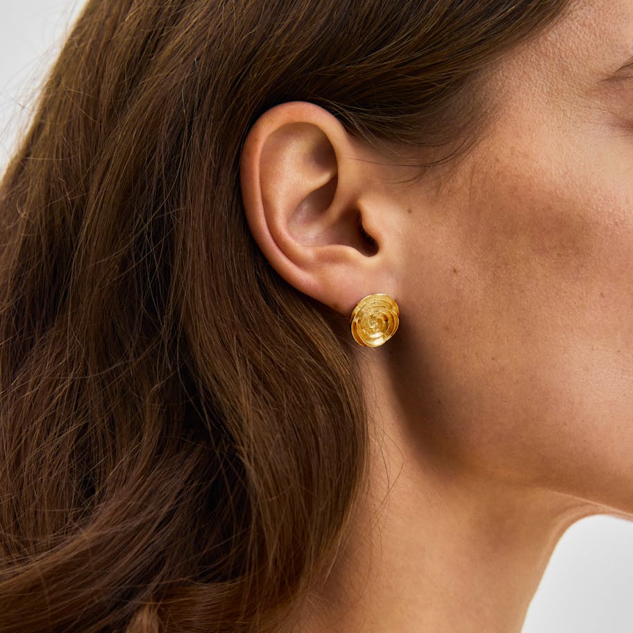 Pernille Corydon — Large Rose Earsticks Pernille Corydon Large Rose Earsticks — Boucle d'oreille