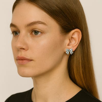 Ayo Copenhagen — Colette Petite Bow Earrings Ayo Copenhagen Colette Petite Bow Earrings — Øreringer