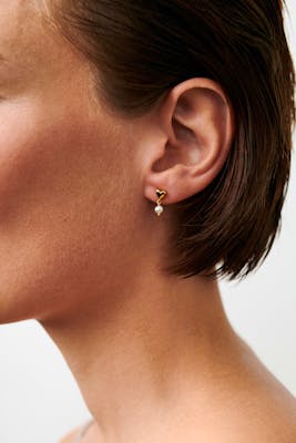 Pernille Corydon — White Adore Earsticks Pernille Corydon White Adore Earsticks — Oorbel