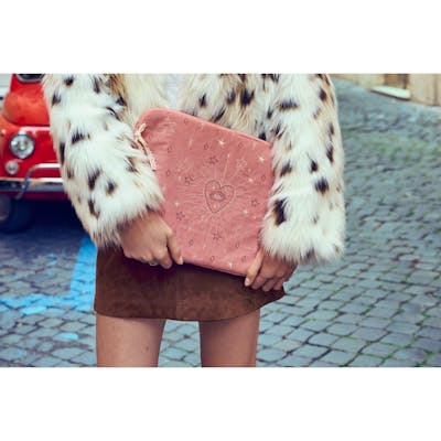 Maanesten — Pink Theatre Magic Computer Sleeve 13" Maanesten Pink Theatre Magic Computer Sleeve 13" — Accessoires