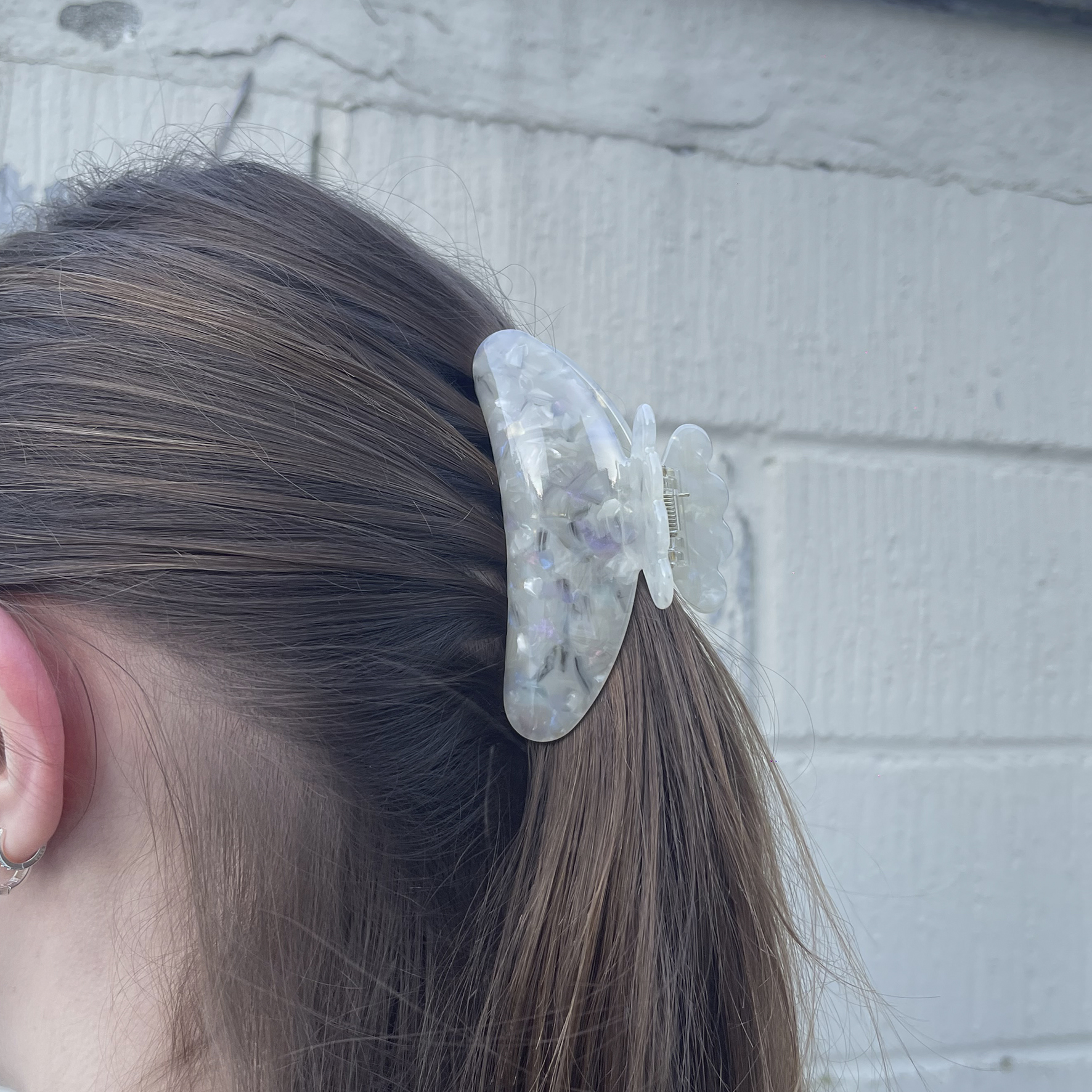 A-Hjort Jewellery Esther Butterfly Hairclaw Light Beige — Accessories