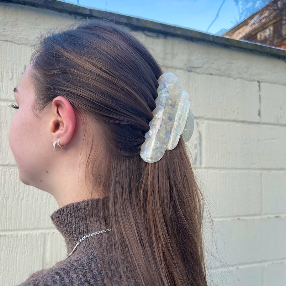 A-Hjort Jewellery — Heavenly Hairclaw Light Beige A-Hjort Jewellery Heavenly Hairclaw Light Beige — Accessoarer