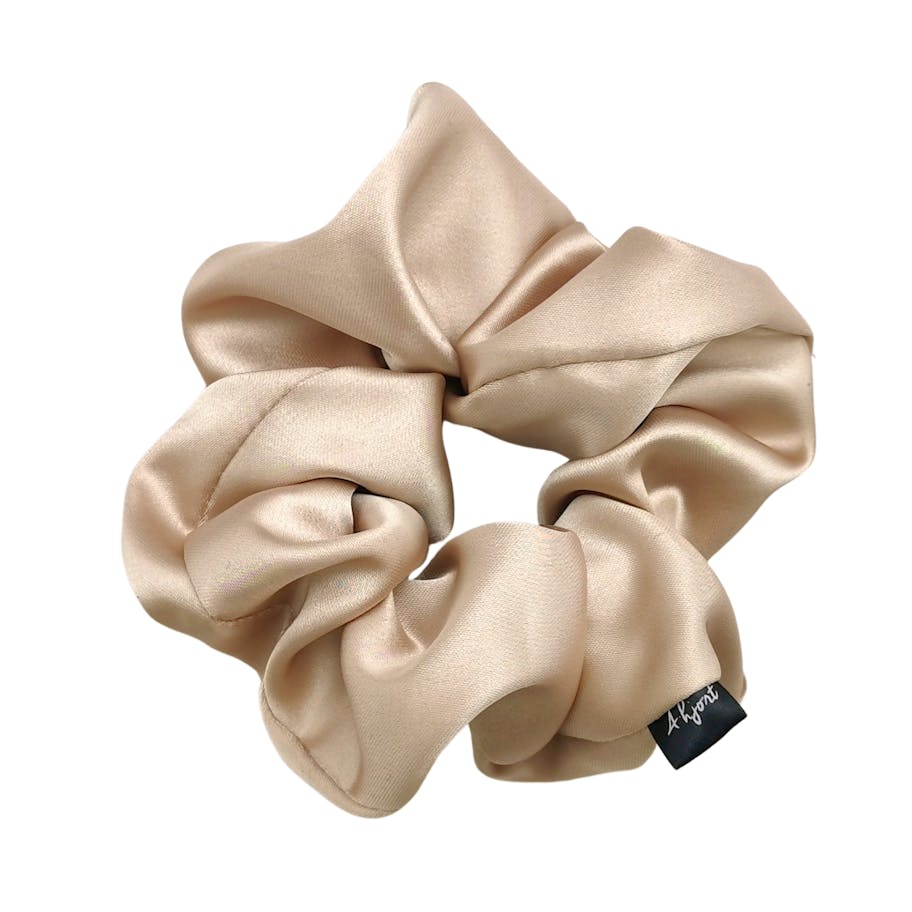 A-Hjort Jewellery — 4-Pack Hair Scrunchie Light Beige Satin A-Hjort Jewellery 4-Pack Hair Scrunchie Light Beige Satin — Akcesoria