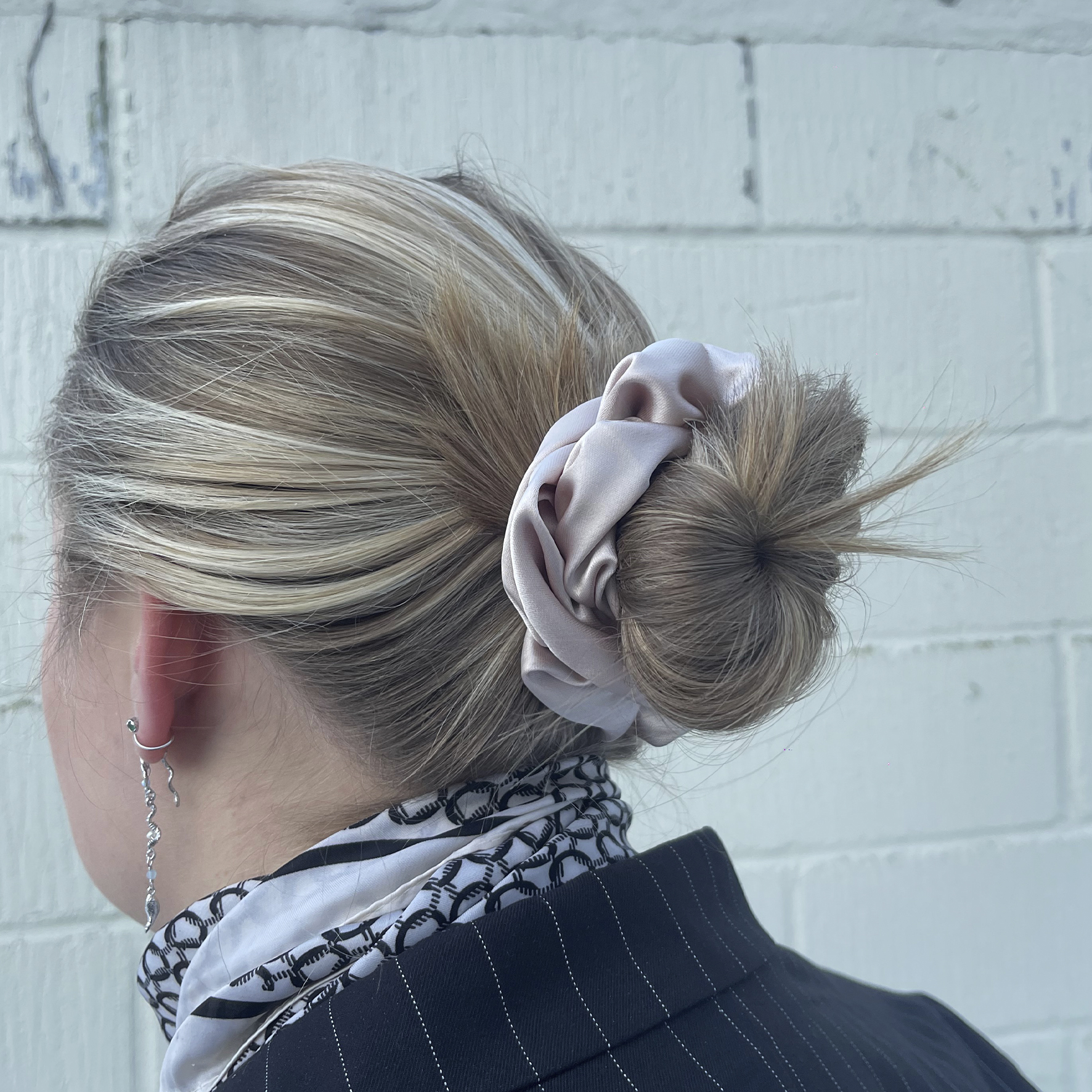 A-Hjort Jewellery 4-Pack Hair Scrunchie Light Beige Satin — Accessories